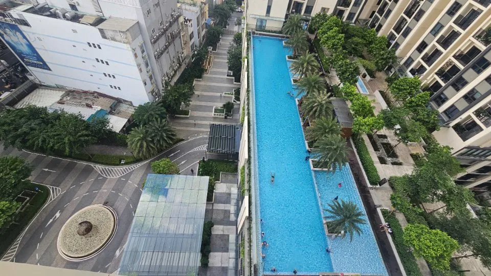 So sánh các dự án căn hộ tại khu vực Quận 10 cũ và vùng lân cận 3 - So sánh các dự án căn hộ tại khu vực Quận 10 cũ và vùng lân cận So sánh dự án căn hộ Quận 10 và vùng lân cận, thể hiện sự khác biệt về tiện ích và giá cả.